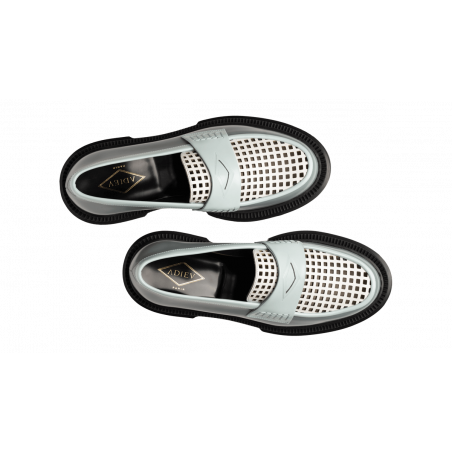 Type 224 - White, light blue and blue grey